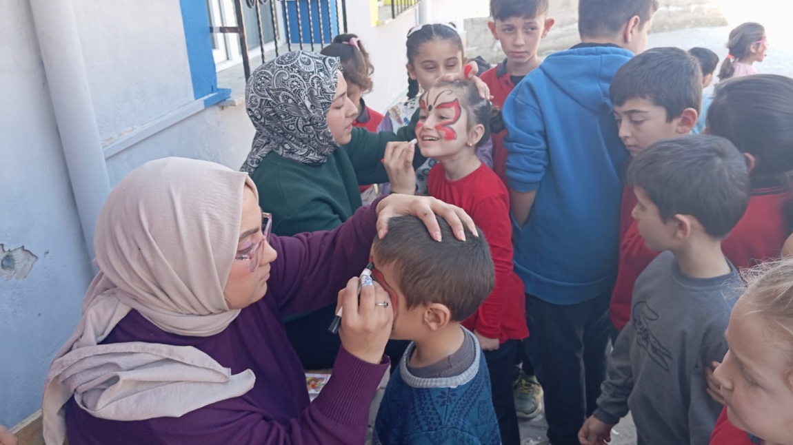 Öğrencilerimiz Yüz Boyama Etkinliğine Katıldılar